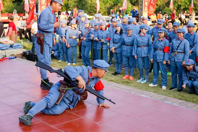 团队有气势的宣誓词，团队有气势的宣誓词大学（泉州红七月党建团建年年有）