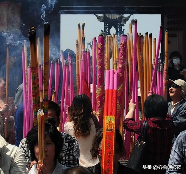 什么时候上香最好，什么时候上香拜佛最好（庙里烧香时间最佳是几点）