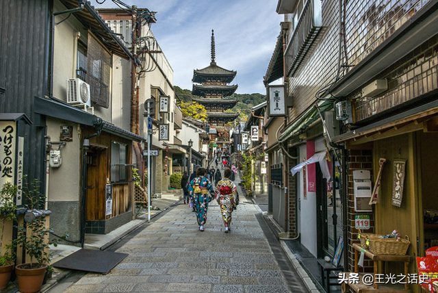 日本天皇的权力到底有多大，日本天皇的权力大吗（为什么日本天皇却能做到万世一系）