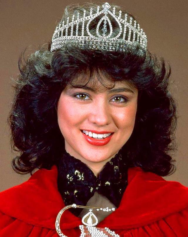 李晨妻子是谁，李晨的老婆叫什么名字（结婚30年无儿无女无怨言）