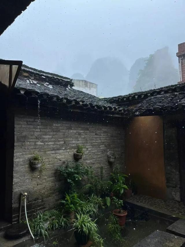 漓江景区和阳朔漓江有什么区别，桂林阳朔和漓江是一个地方吗（为什么总能统一国内外游客审美……）