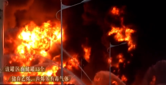 破操场埋尸案，抓糯康，灭冲天大火，有人拿到一等功时，母亲哭了
