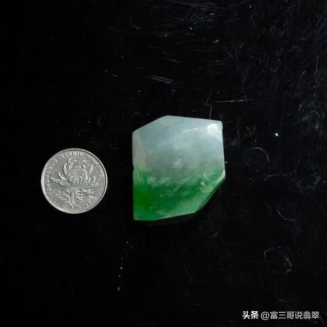 唐马的寓意和象征，唐马服饰图片（▏翡翠玉雕艺术创作——《唐马》）