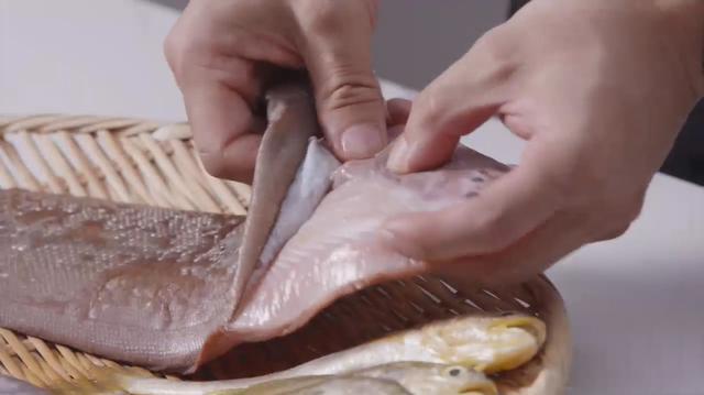 鱼干怎么烧 怎样制作鱼干好吃，鱼干怎么烧（让人无法拒绝的家烧杂鱼）