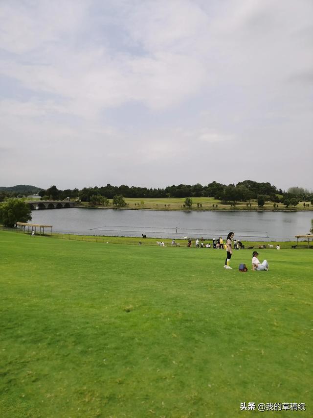 十一假期出游可畅玩银杏湖乐园，湖光山色风景迷人