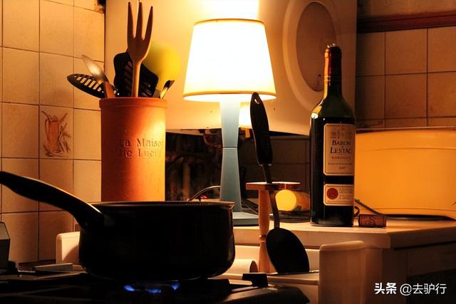 红酒做菜有哪些菜，过期红酒的10个小妙用（用红酒烧菜太奢侈浪费）