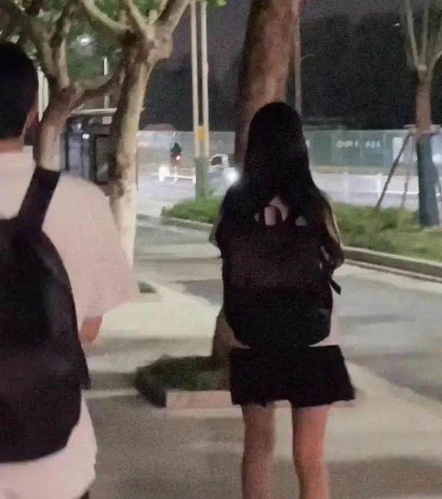 情侣头像，酷酷又拽微信，情侣头像，酷酷又拽（很酷的真人情侣头像）