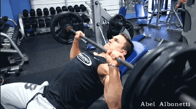 练胸肌最好的方法，哑铃练胸肌最好的方法（强化2块肌肉4个动作）