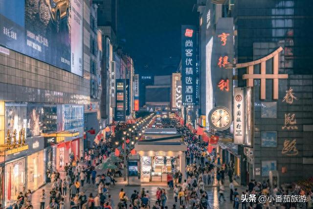 成都市区必去的景点，成都市区必去的十大景点（成都旅游必去的十大景点推荐）