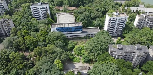 重庆市工业学校，重庆市工业学校2021招生简章（北碚这所中专校园荒废了13年还保留完好；30多年前比大学还吃香）