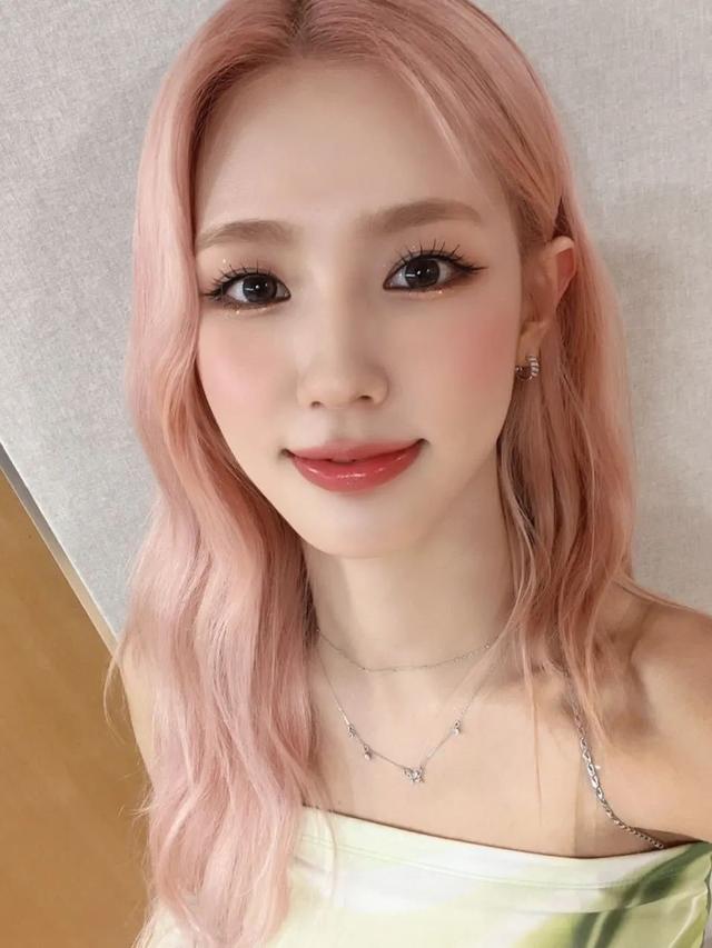 如何化彩妆，如何化彩妆教程视频教程（新手一看就会的4个万能妆容公式）