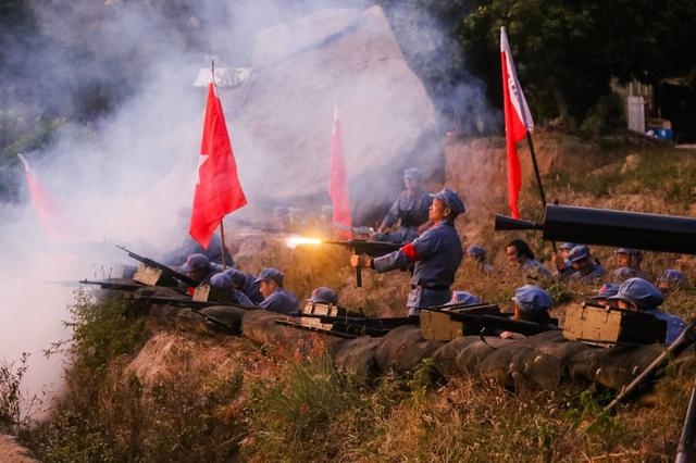 团队有气势的宣誓词，团队有气势的宣誓词大学（泉州红七月党建团建年年有）