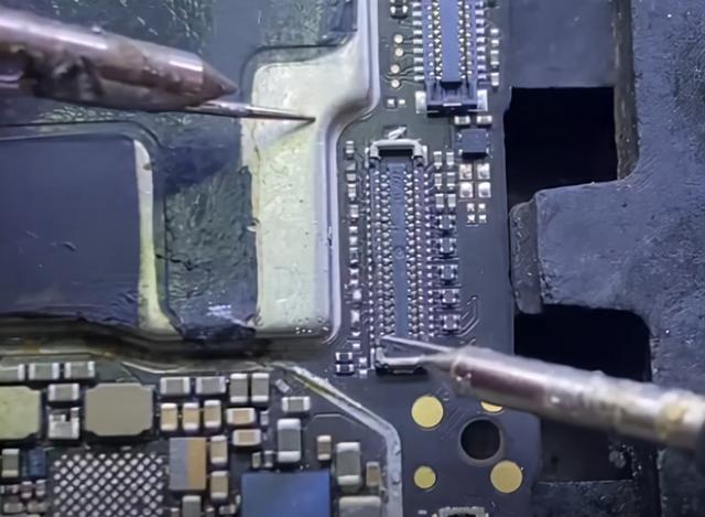 手机进水黑屏但有反应，手机进水屏幕黑了但是有反应怎么了（红米note9进水不显示）