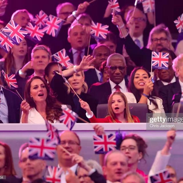 气质的童话公主，童话简单又漂亮的公主（7岁夏洛特美又飒莱昂诺尔高级感十足图片）