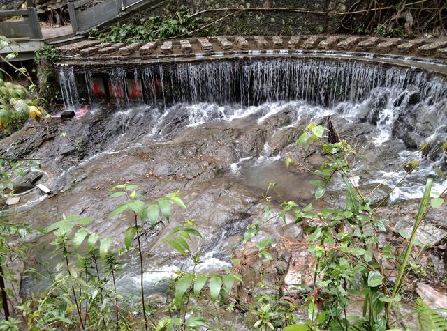 山涧溪水诗词佳句，描写山涧流水的优美句子（山涧小溪——一种惬意的生活）