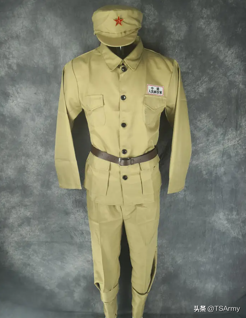 49式军服实际上算不上真正的制式军装,而是专为1949年开国大典上阅兵