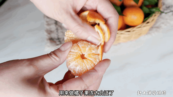 白凉粉怎么做水果果冻，白凉粉怎么做水果果冻火龙果（教你在家简单几步就能做好QQ弹弹的橘子果冻）