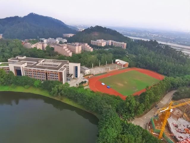 珠江职业技术学院，广州珠江职业技术学院2022年在专科院校中的排名（盘点19所建在大山里的大学）