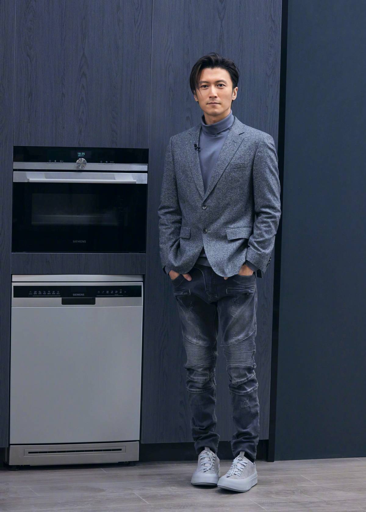 穿西装的帅哥(40岁的男人穿西装) - 赤虎壹号