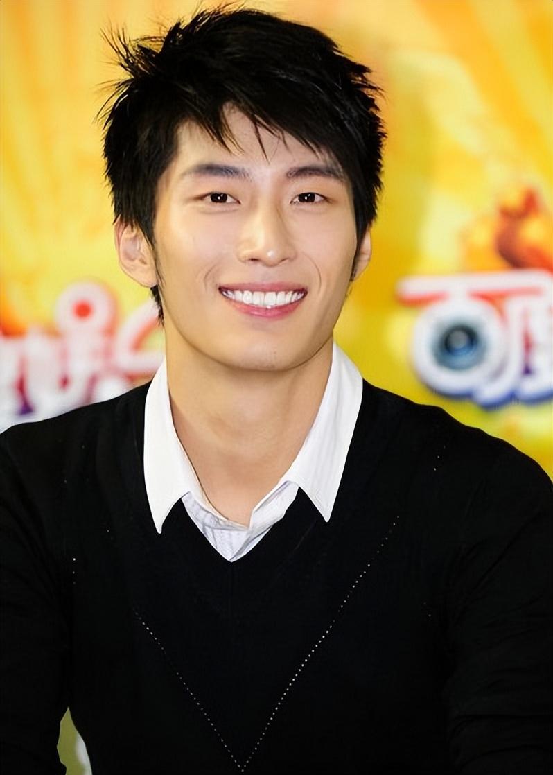 窦骁个人资料简介(儿时跟随父母移民) - 龙腾网