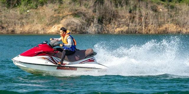 武当太极湖，武当太极剑49式视频李德印教学（太极湖水上游邀您来嗨）