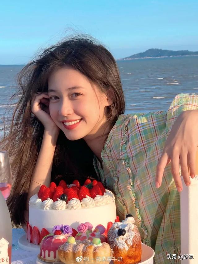 个性妩媚头像女，一点小性感 一点小妩媚微信（随便一张都是会被美少女们拿来做头像的程度）