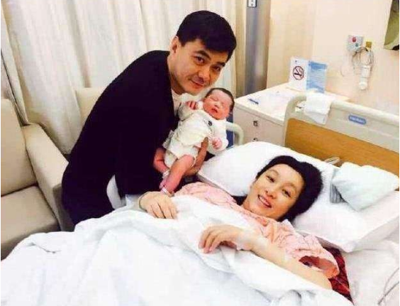 秦海璐婆婆：老公儿子均离世，儿媳孕期忍痛照顾，生活幸福也有泪