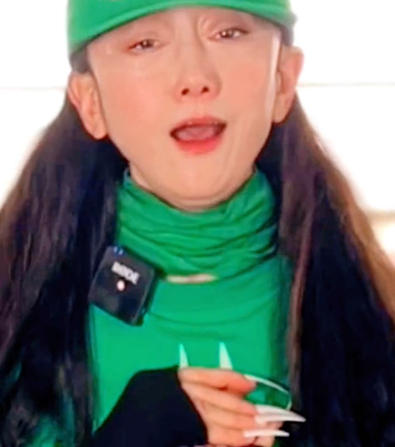 杨丽萍40多年没有指甲，曾为其每年花18万