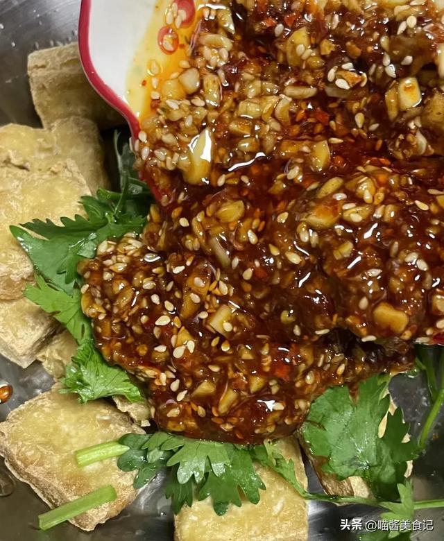 炸豆腐怎么做好吃，炸豆腐简单酥脆好吃（后悔没有早点发现这个炸豆腐）