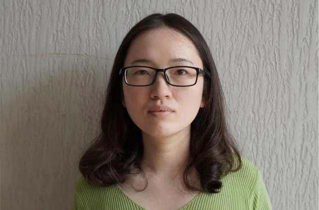圆脸适合什么眼镜，圆脸适合什么眼镜框女（不同脸型适合什么样的配饰）