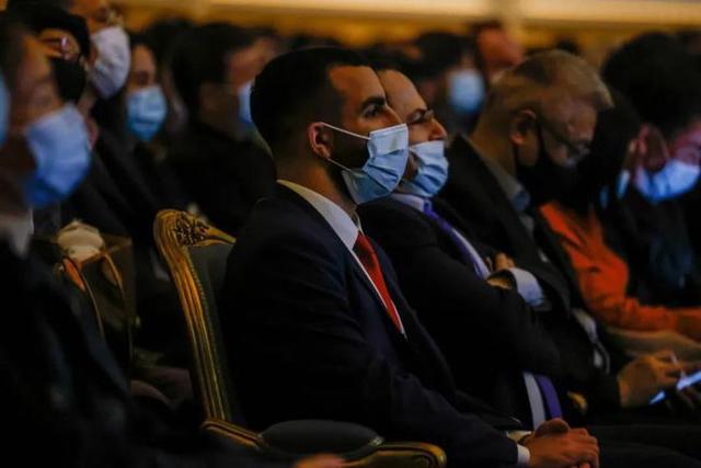 embraceyou是哪位作曲家的作品，embrace again（诠释人类命运共同体的恋歌）