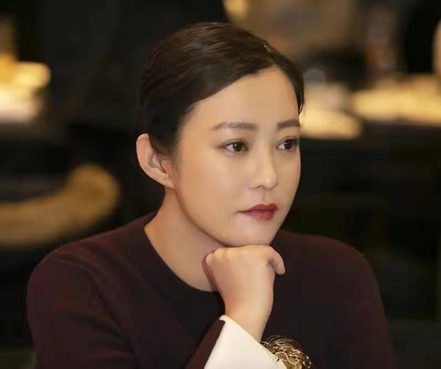 “排骨精”靠边站，丰腴美人才是真绝色，这10位女星美炸了