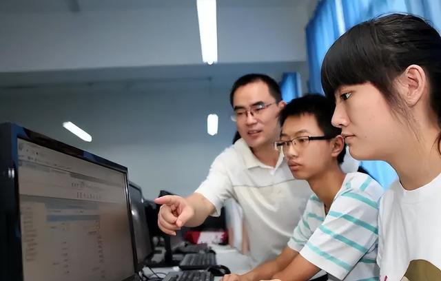 轨道交通专业就业前景如何，轨道交通的就业前景和方向（录取分数不高的3所轨道交通类大学）