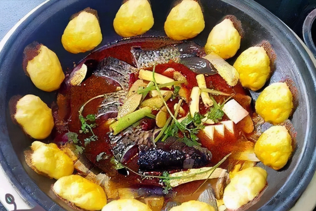 家庭炖鱼做法，烧鱼的做法和配料（鱼肉鲜嫩解馋无腥味）