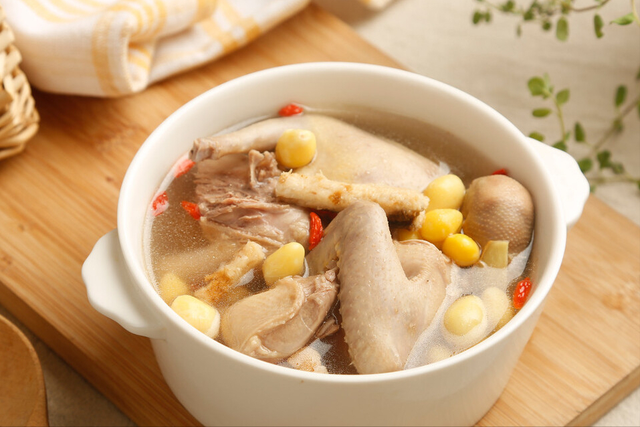 鸽子汤怎么炖好喝又营养，鸽子汤有营养吗（炖鸽子汤无需焯水）