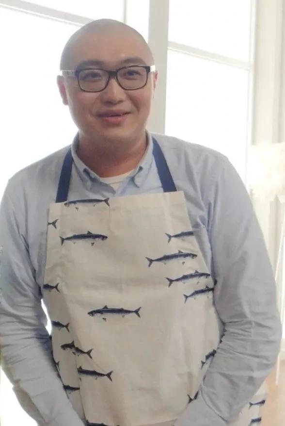 蔡明的丈夫是谁，蔡明和丈夫结婚了吗（演员蔡明：24岁嫁丁秋星）