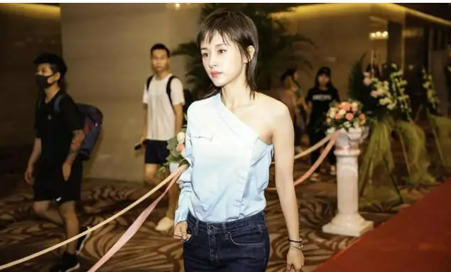 冯提莫个人资料，冯提莫个人资料身高（9位“矮个子”女星）