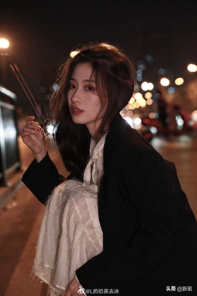 个性妩媚头像女，一点小性感 一点小妩媚微信（随便一张都是会被美少女们拿来做头像的程度）