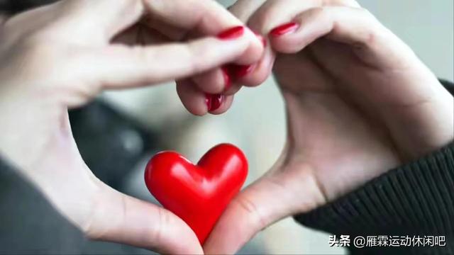 肱二头肌的位置，肱二头肌在哪（人体当中两块二头肌）