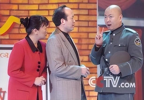 侯耀文妻子，侯耀文妻子照片（为何要不顾世俗眼光）
