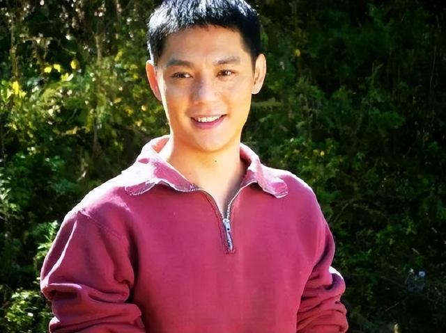 徐佳现实中的老婆，演员徐佳老婆现实中是谁（演员程愫：22岁嫁傅程鹏）