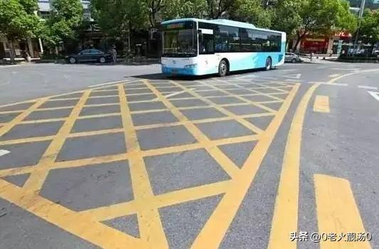 人行横道线的作用是什么，人行横道线图片（23种交通标线的形状和作用）