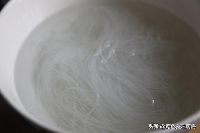 龙口粉丝怎么泡，龙口粉丝要泡过再煮吗（分享一道简单菜）