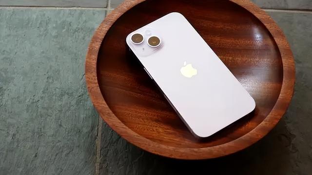 苹果4手机重量是多少，苹果4的重量多少克（一文看懂iPhone14系列手机配置情况）