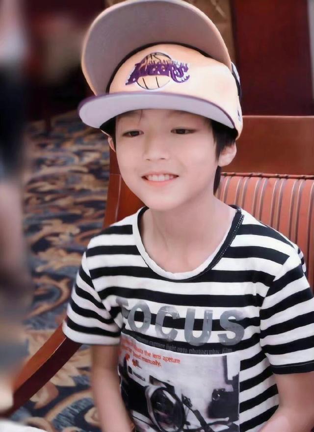 王俊凯厚刘海发型，王俊凯《重生之门》成网络剧5月热度榜榜首