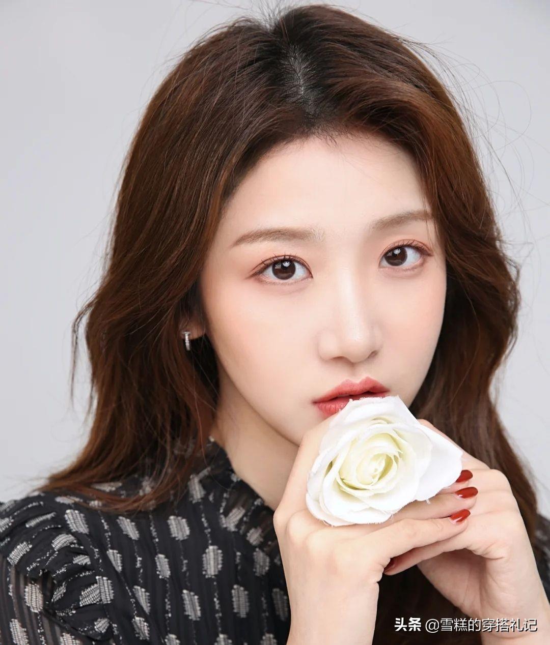 脸出油了可以用散粉补妆吗，脸出油了可以用散粉补妆吗（出门也尽量化淡妆）