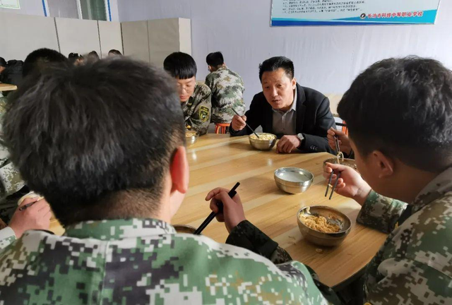 从学生到职业人的转变，如何在心理上做好从学生到职业人的角色转变（19岁到北大当保安）