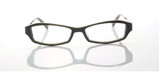 脸大适合戴什么眼镜，大脸适合带什么样的眼镜（大饼脸挑眼镜，小心这3个雷区）