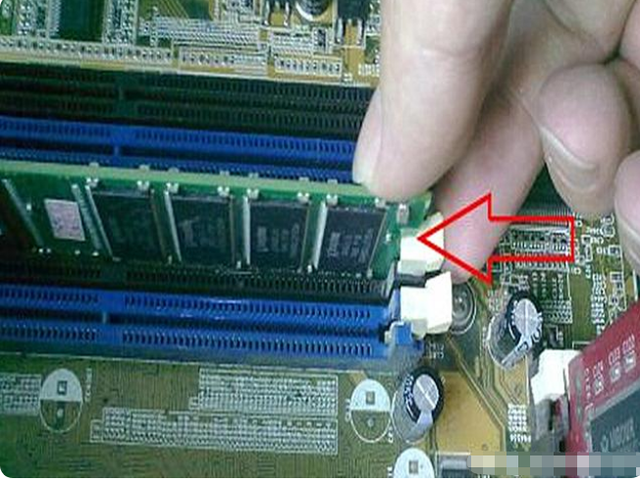 电脑主机声音很大，电脑主机声音大怎么办（台式电脑什么坏了就报废了）