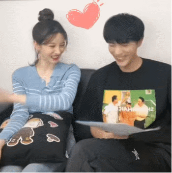 北美大灰狼是什么梗，北美灰狼为什么这么大（嘟嘴索吻、牵手搂抱、时刻黏在一起）